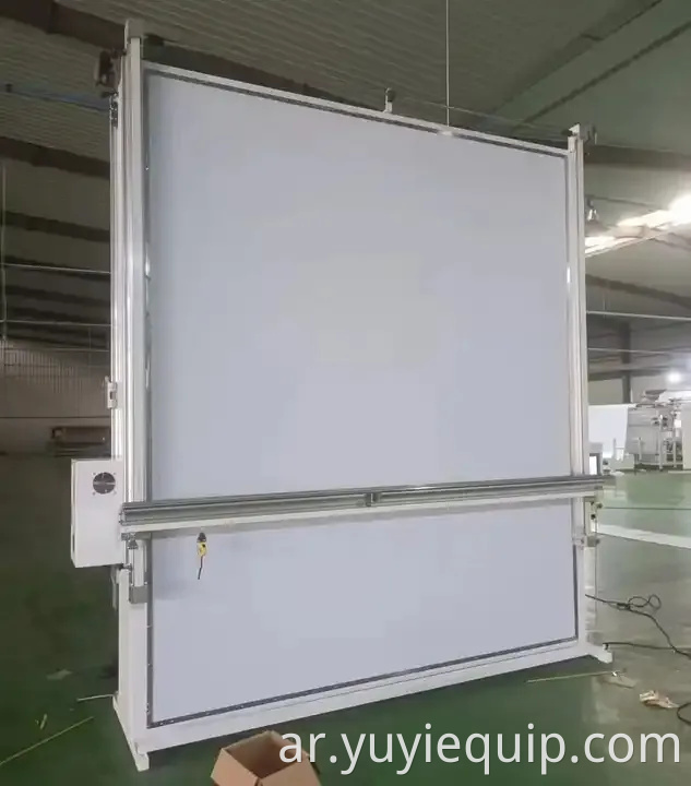 Yuyi موقف العمل المزدوج LED ضوء آلة قطع قماش الستارة شبه التلقائي 1.2kw220V1 ضمان لمدة سنة